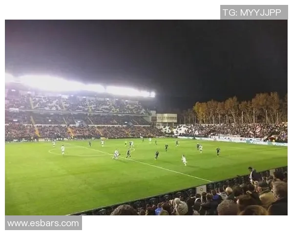 西杯激战巴塞罗那迎战巴伦西亚力争晋级决赛的关键对决 西杯激战巴塞罗那迎战巴伦西亚力争晋级决赛的关键对决