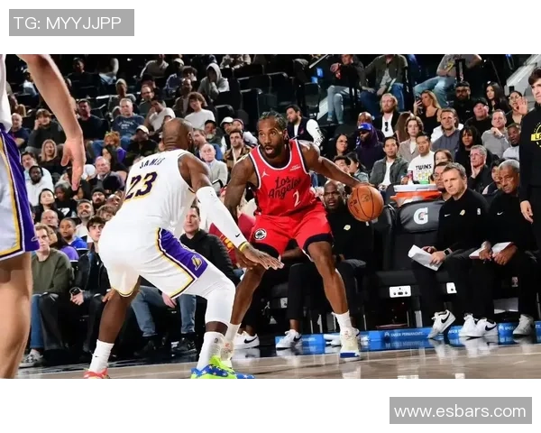 2015年NBA季后赛火箭对决快船的经典对抗与激烈战局回顾 2015年NBA季后赛火箭对决快船的经典对抗与激烈战局回顾