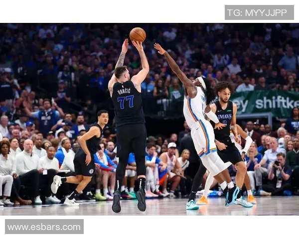 2018年NBA精彩对决骑士与雷霆的直播回顾与精彩瞬间分析