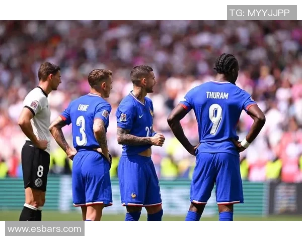 佛罗伦萨与甘冈的精彩对决揭示足球战术与团队协作的完美结合 佛罗伦萨与甘冈的精彩对决揭示足球战术与团队协作的完美结合