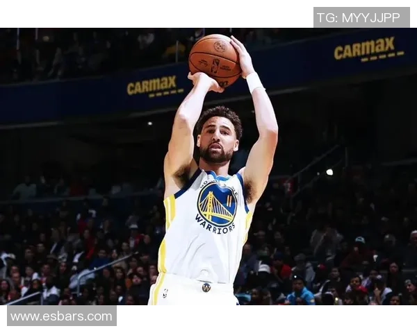 克莱汤普森：勇士队的三分射手与篮球场上的传奇之路