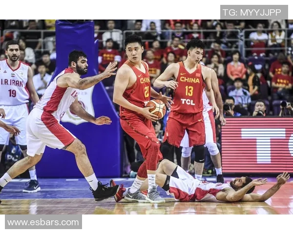 男篮蓝队迎战伊拉克全力争胜力求在国际赛场上展现实力与风采