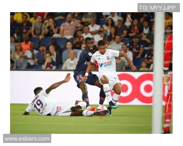 巴黎足球对阵卡昂的精彩对决揭示了法甲联赛的激烈竞争与球队实力的较量 巴黎足球对阵卡昂的精彩对决揭示了法甲联赛的激烈竞争与球队实力的较量