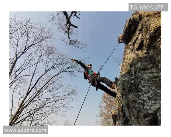 南京攀岩队边路渗透战术解析与实战应用探讨